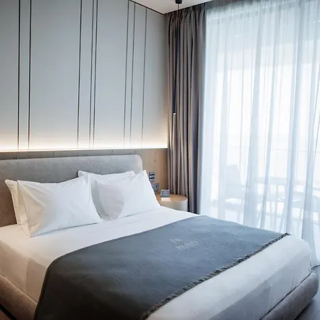 Prado Luxury Himare