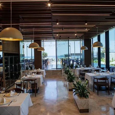 Prado Luxury Himare