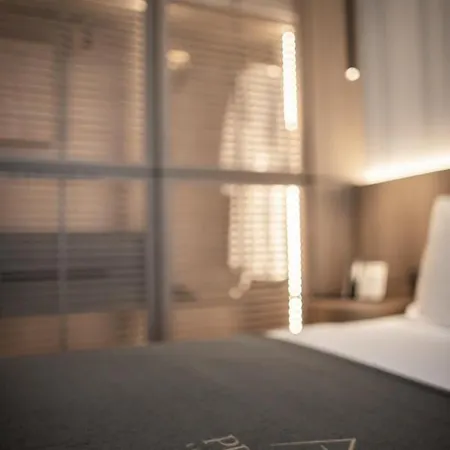 Prado Luxury Himare